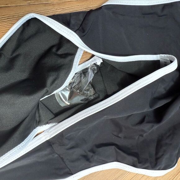 Black and white contrast high waisted bikini size medium - Picture 4 of 5